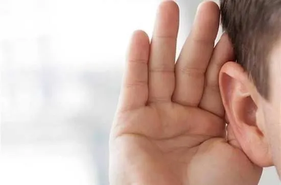 علاقة مفاجئة بين اللياقة وفهم الكلام وسط الضوضاء